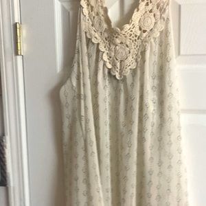 Torrid beautiful size 1 Wash in a sink and hanger nodryer.It closes quick